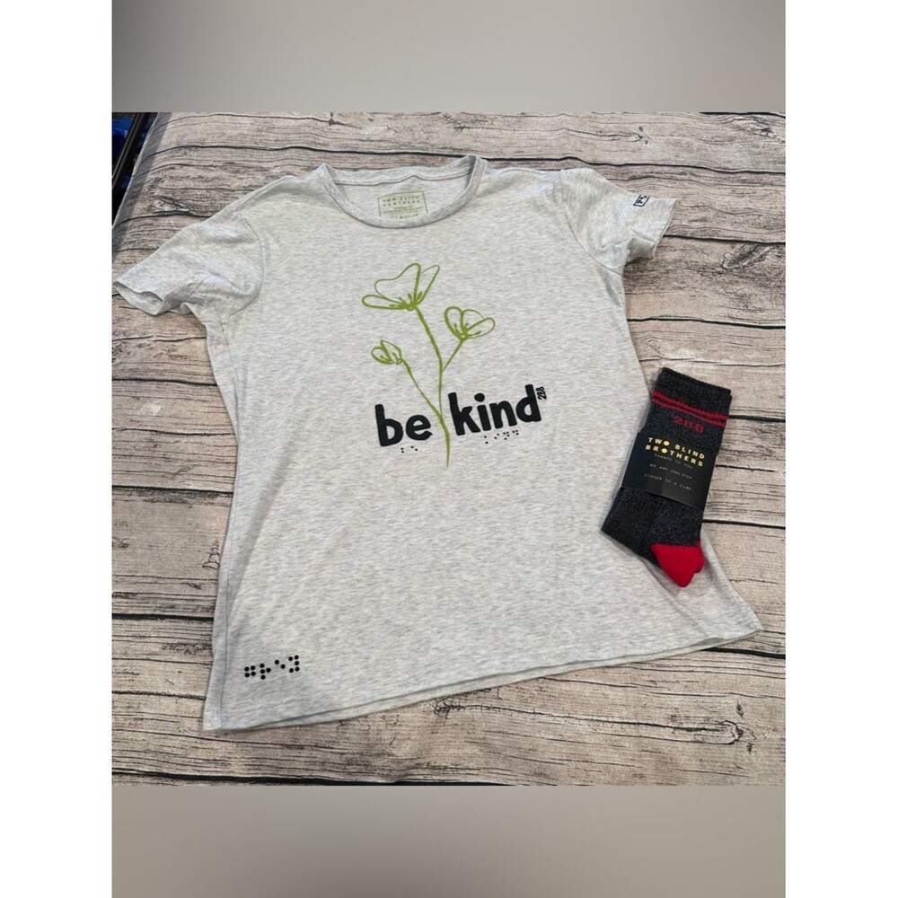 Two Blind Brothers Be Kind Graphic Tee 3X and Grey/Red Socks OS